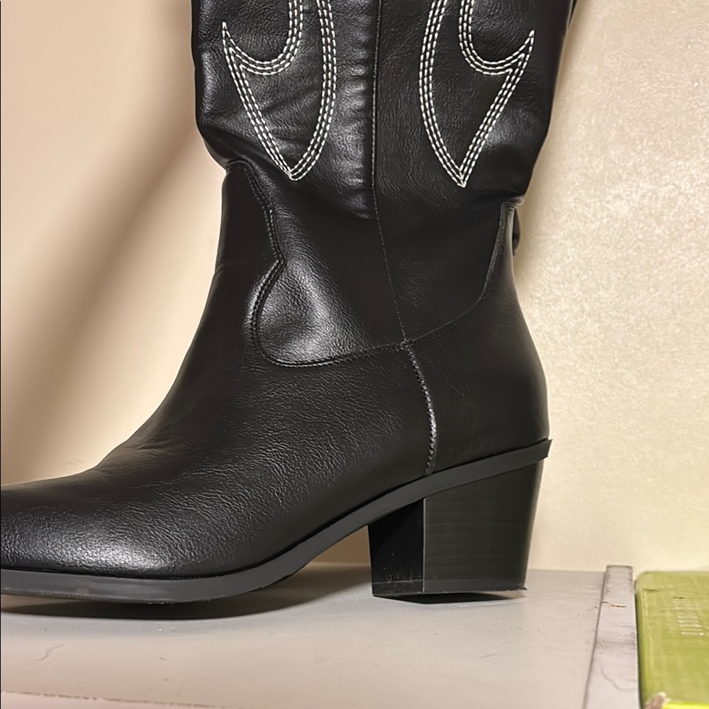 Black Western Embroidered Women's cowboy Boots - Picture 4 of 6